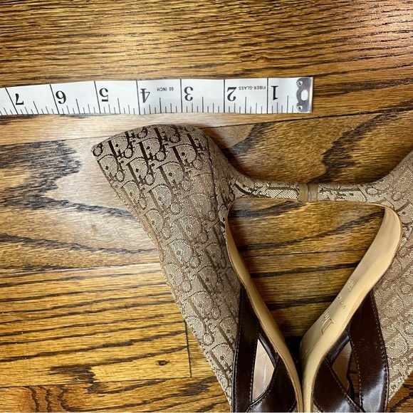 Dior Brown and Cream Kitten Heels Vintage - Picture 2 of 6